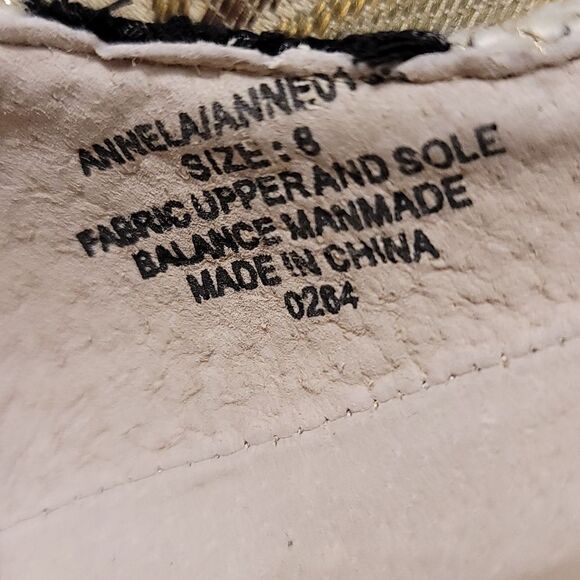 BRAND NEW BETSY JOHNSON LOW BLOCK-HEEL SANDAL - Picture 12 of 14